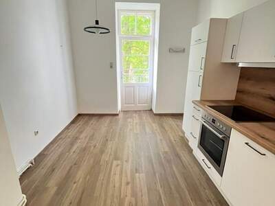 Altbauwohnung mit Balkon mieten in 8010 Graz (Bild 2)