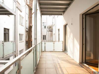 Altbauwohnung mit Balkon kaufen in 1150 Wien (Bild 3)