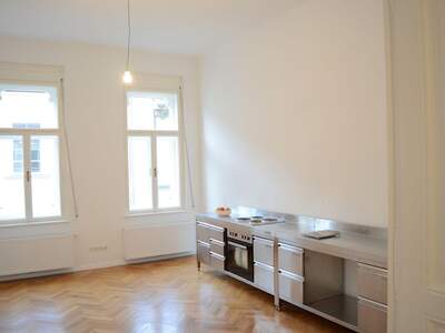 Altbauwohnung mit Balkon mieten in 8020 Lend (Bild 1)