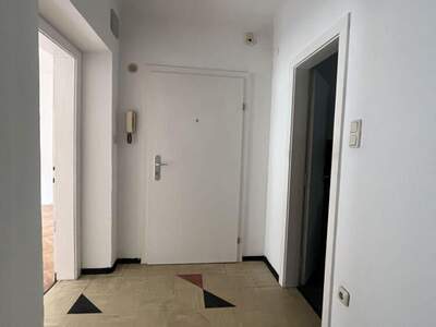 Altbauwohnung mit Balkon mieten in 8020 Graz (Bild 2)