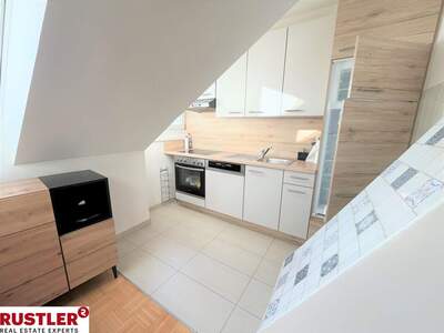 Dachgeschosswohnung mieten in 8052 Graz