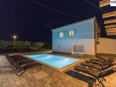 Haus mit Garten kaufen in 23000 Zadar (Bild 5)