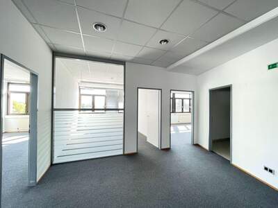 Gewerbeobjekt mieten in 6063 Rum