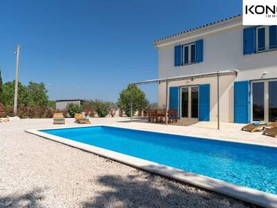 Haus kaufen in 52440 Porec (Bild 2)