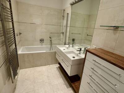 Altbauwohnung mit Balkon kaufen in 1180 Wien (Bild 3)