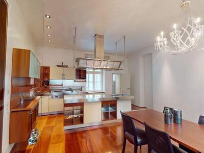 Altbauwohnung mit Balkon kaufen in 1010 Wien (Bild 2)