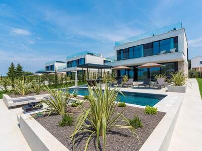 Haus mit Garten kaufen in 52466 Porec (Bild 5)