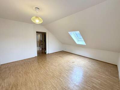 Altbauwohnung mit Balkon mieten in 8010 Graz (Bild 4)