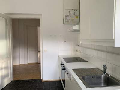 Altbauwohnung mit Balkon mieten in 8010 Graz (Bild 4)