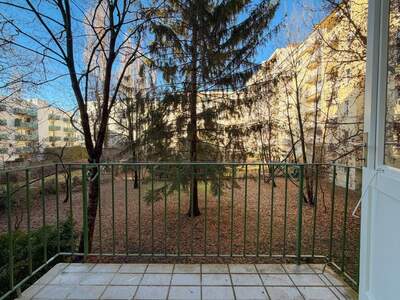 Altbauwohnung mit Balkon mieten in 8010 Graz (Bild 2)