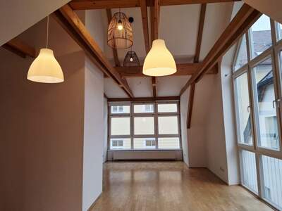 Altbauwohnung mit Balkon mieten in 8010 Graz