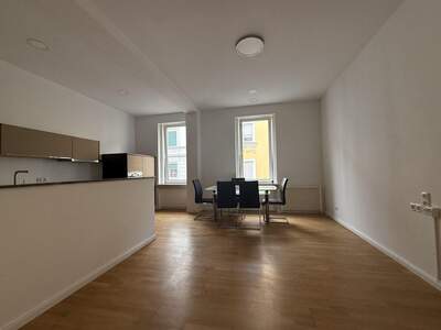 Altbauwohnung mit Balkon mieten in 8020 Graz (Bild 2)