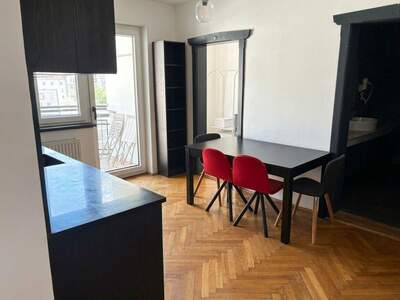 Altbauwohnung mit Balkon kaufen in 6020 Innsbruck (Bild 2)