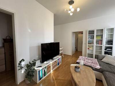 Altbauwohnung mit Balkon kaufen in 8010 Graz (Bild 2)