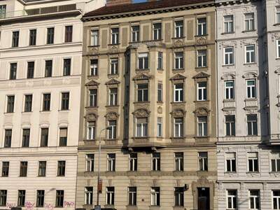 Altbauwohnung mit Balkon mieten in 1060 Wien (Bild 2)