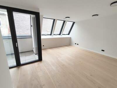 Altbauwohnung mit Balkon kaufen in 1050 Wien (Bild 1)