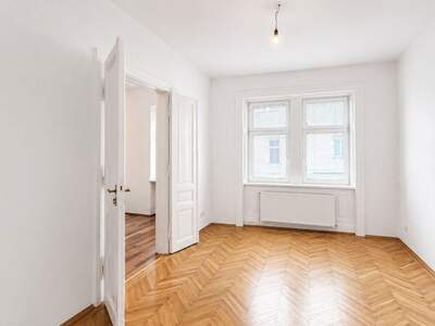 Altbauwohnung mit Balkon kaufen in 1180 Wien (Bild 1)