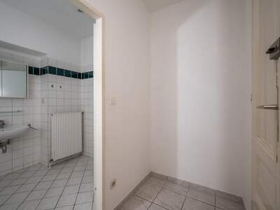 Altbauwohnung mit Balkon kaufen in 1130 Wien (Bild 5)