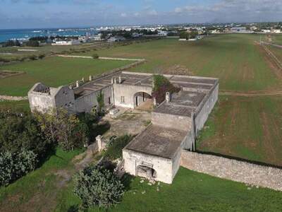 Haus mit Garten kaufen in 73010 Porto Cesareo