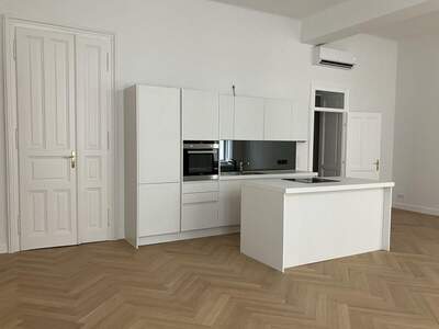 Altbauwohnung mit Balkon mieten in 1010 Wien (Bild 4)