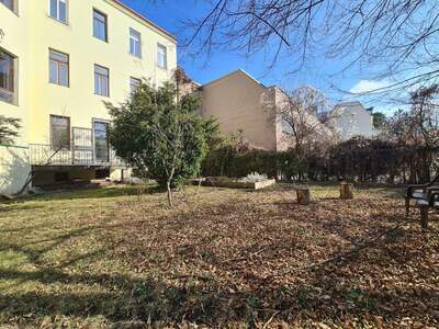 Altbauwohnung mit Balkon kaufen in 1130 Wien (Bild 1)