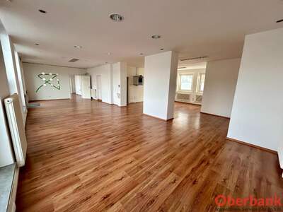 Ausstellungsfläche mieten in 4800 Attnang