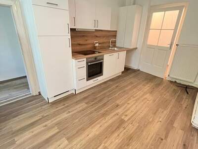 Altbauwohnung mit Balkon mieten in 8010 Graz