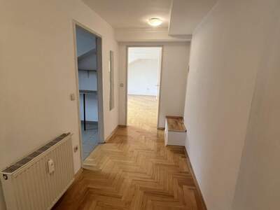 Altbauwohnung mit Balkon mieten in 8020 Graz (Bild 2)