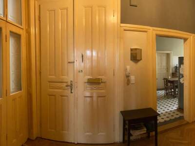 Altbauwohnung mit Balkon mieten in 1010 Wien (Bild 4)