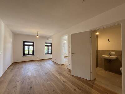 Wohnung mit Balkon kaufen in 83395 Freilassing (Bild 1)