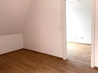 Altbauwohnung mit Balkon mieten in 8680 Mürzzuschlag (Bild 2)