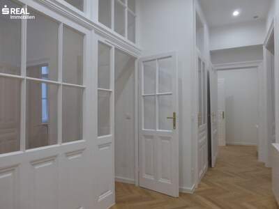 Altbauwohnung mit Balkon mieten in 1010 Wien (Bild 2)