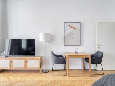 Altbauwohnung mit Balkon kaufen in 1020 Wien (Bild 2)