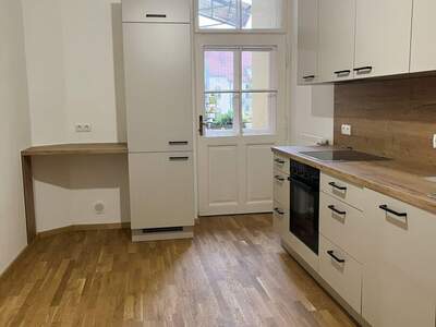 Altbauwohnung mit Balkon mieten in 8010 Graz (Bild 3)