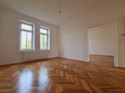 Altbauwohnung mit Balkon kaufen in 1130 Wien (Bild 4)