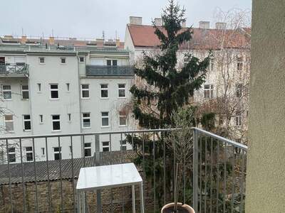 Altbauwohnung mit Balkon mieten in 1100 Wien (Bild 1)