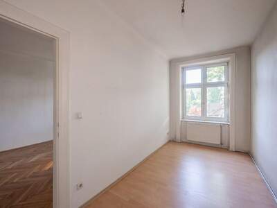 Altbauwohnung mit Balkon kaufen in 1130 Wien (Bild 4)