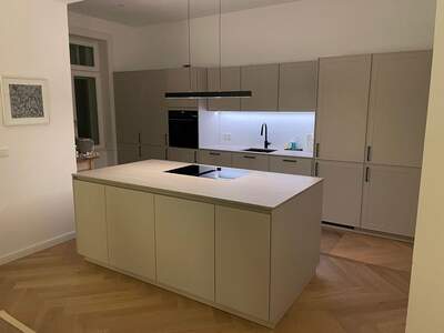 Altbauwohnung mit Balkon mieten in 1130 Wien (Bild 2)