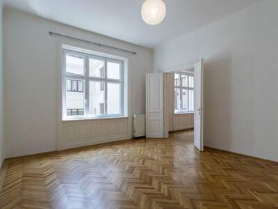 Altbauwohnung mit Balkon kaufen in 1060 Wien (Bild 1)