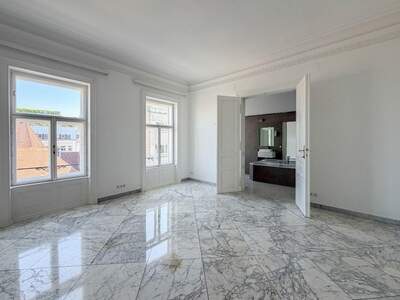 Altbauwohnung mit Balkon mieten in 1010 Wien (Bild 2)