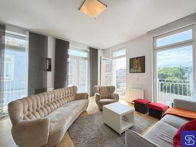 Altbauwohnung mit Balkon kaufen in 1070 Wien (Bild 2)