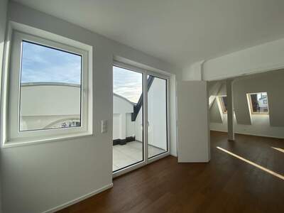 Dachgeschosswohnung mieten in 4910 Ried