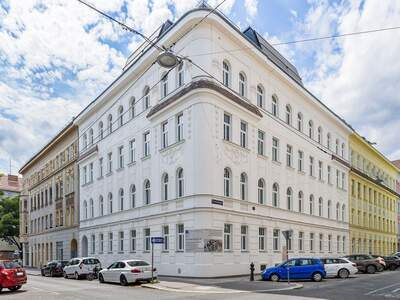 Altbauwohnung mit Balkon kaufen in 1150 Wien (Bild 1)