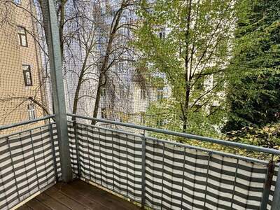 Altbauwohnung mit Balkon kaufen in 1180 Wien (Bild 2)