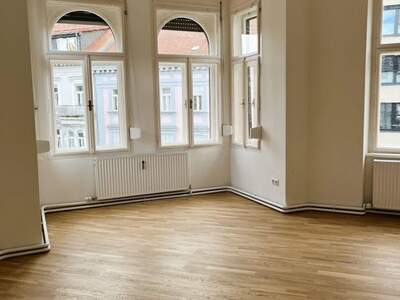 Altbauwohnung mit Balkon mieten in 8010 Graz (Bild 2)