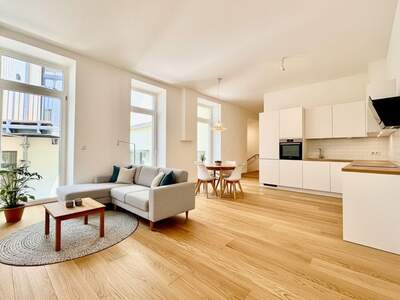 Altbauwohnung mit Balkon kaufen in 1150 Wien (Bild 1)