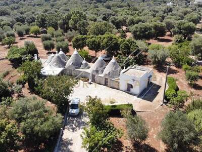 Haus mit Garten kaufen in 72013 Ceglie Messapica (Bild 1)