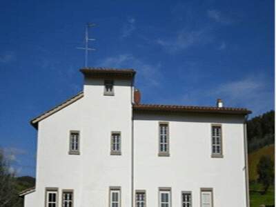 Haus mit Garten kaufen in 95015 Carmignano (Bild 1)