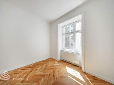 Altbauwohnung mit Balkon kaufen in 1040 Wien (Bild 1)