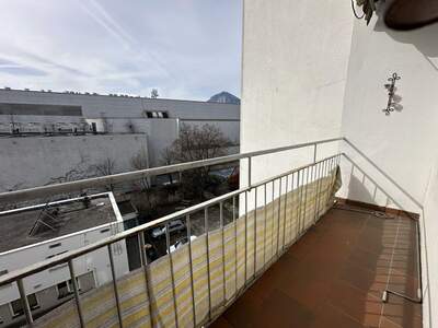 Altbauwohnung mit Balkon kaufen in 6020 Innsbruck (Bild 2)